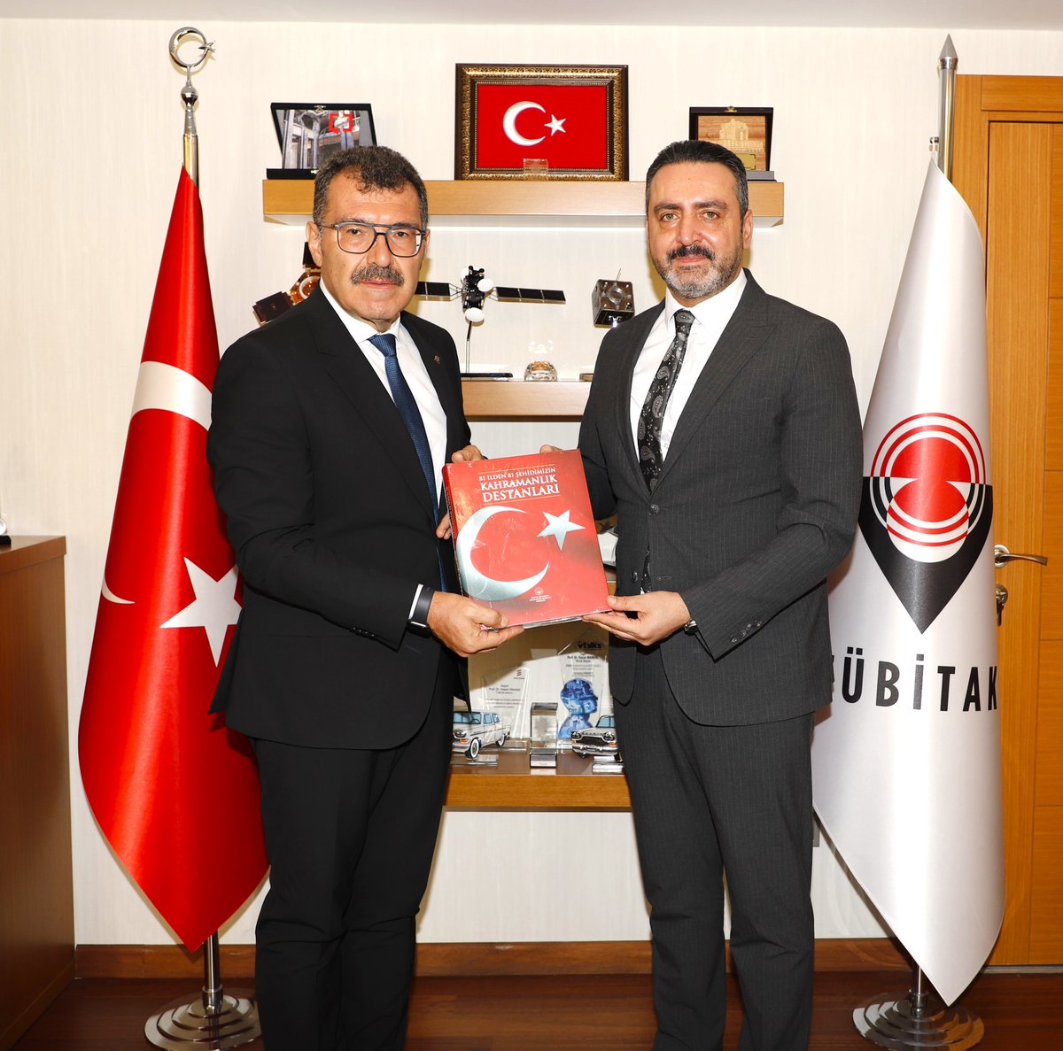 mhrmkurt's tweet photo. TÜBİTAK Başkanı Prof. Dr. Sayın Hasan MANDAL ile görüşerek yapılacak ortak çalışmalar hakkında değerlendirmelerde bulunduk. 
@MahinurOzdemir @tcailesosyal https://t.co/5WjYBcWiUw