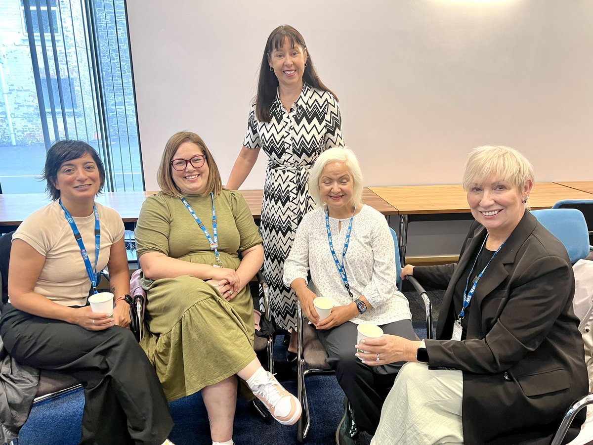 setrust's tweet photo. Our Chief Executive, @roisincoulter had a great time connecting with staff at Ards Hospital 🏥

Teams from finance, risk &amp; governance, volunteering, nursing and more, gathered to share a cuppa, exchange ideas and catch up! ☕

#ChatWithTheChief #TeamSET #MakingADifference #HSC https://t.co/fTjN5l8Je8