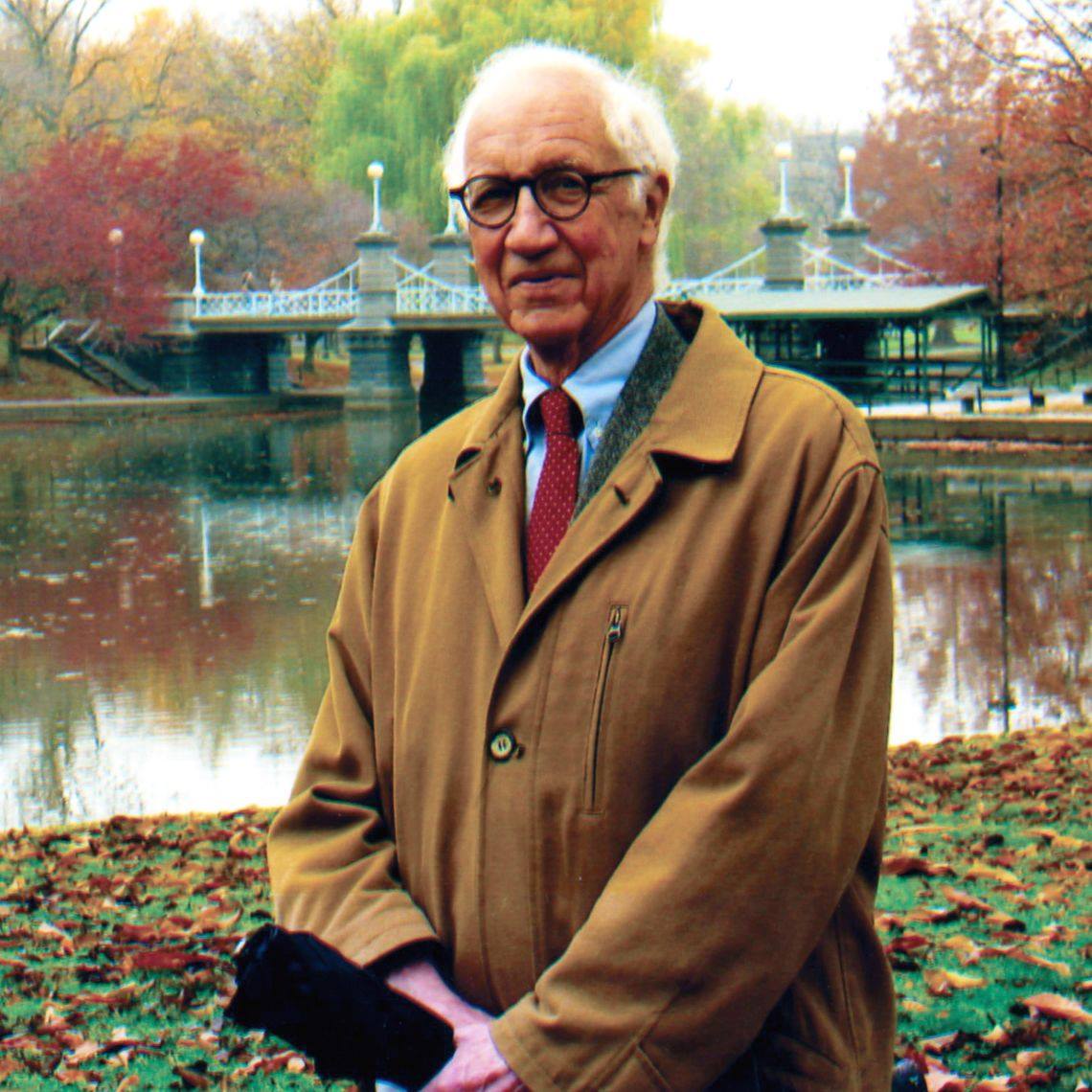 Emerald Necklace Conservancy (@emnecklacebos) on Twitter photo The Emerald Necklace Conservancy mourns the passing of Henry Lee, a trailblazing greenspace advocate, founder of the Friends of the Public Garden (<a href="/FOPG/">Friends of the Public Garden</a>) and a true Boston hero.
(1/4) The Emerald Necklace Conservancy mourns the passing of Henry Lee, a trailblazing greenspace advocate, founder of the Friends of the Public Garden (<a href="/FOPG/">Friends of the Public Garden</a>) and a true Boston hero.
(1/4)