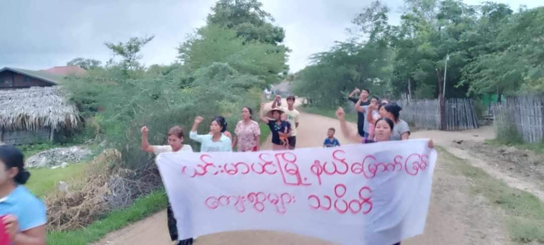 Kaungkhant004's tweet photo. In Yinmabin Township, Northern Villages public Strike Column marched and protested against the military dictatorship.
#2024Aug15Coup
#LegalizationOfNUG
#WhatsHappeningInMyanmar https://t.co/hXx7lYH5Tn