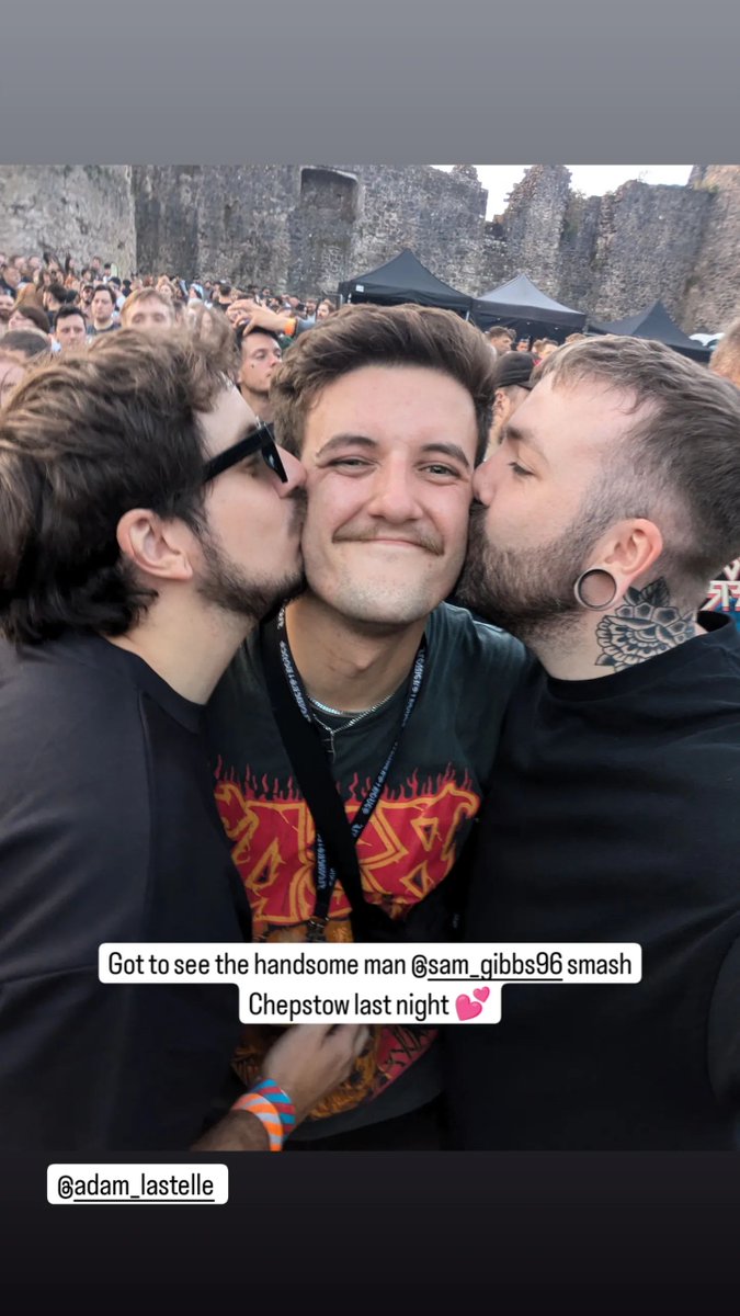 GlassHeartDaily's tweet photo. Sam Gibbs getting loved on by Adam Rigozzi (L) and Mike Hayden (R) of Lastelle #GlassHeartUK

📸: @/mike_lastelle on Insta https://t.co/hyglKMt7MA