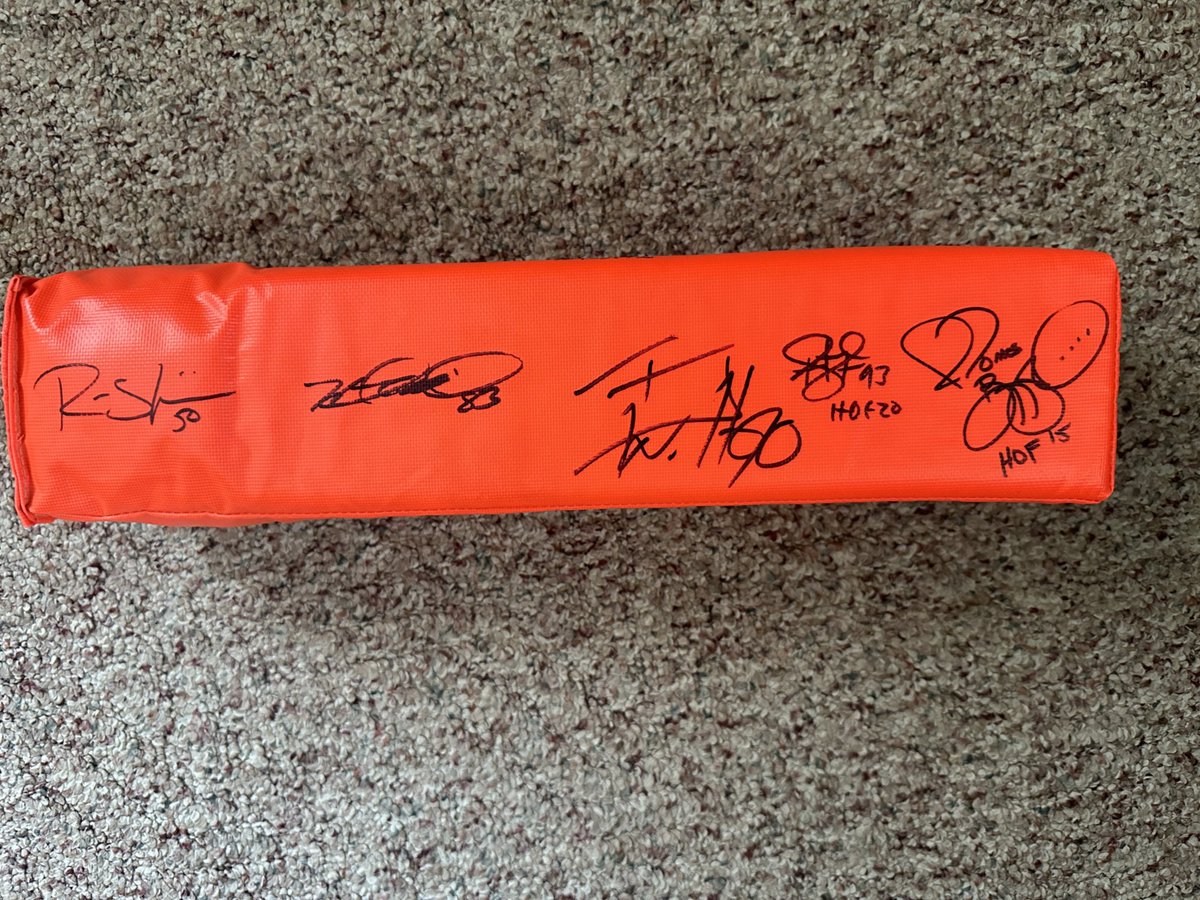 RyanRyan4202002's tweet photo. @TotalSportsEnt How about my pylon?? https://t.co/zwREhC7BYb