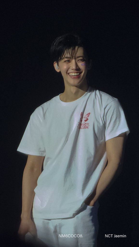 augustIune's tweet photo. i love that smile on your face i hope it never fades ♡ https://t.co/BJkUIyJkVl