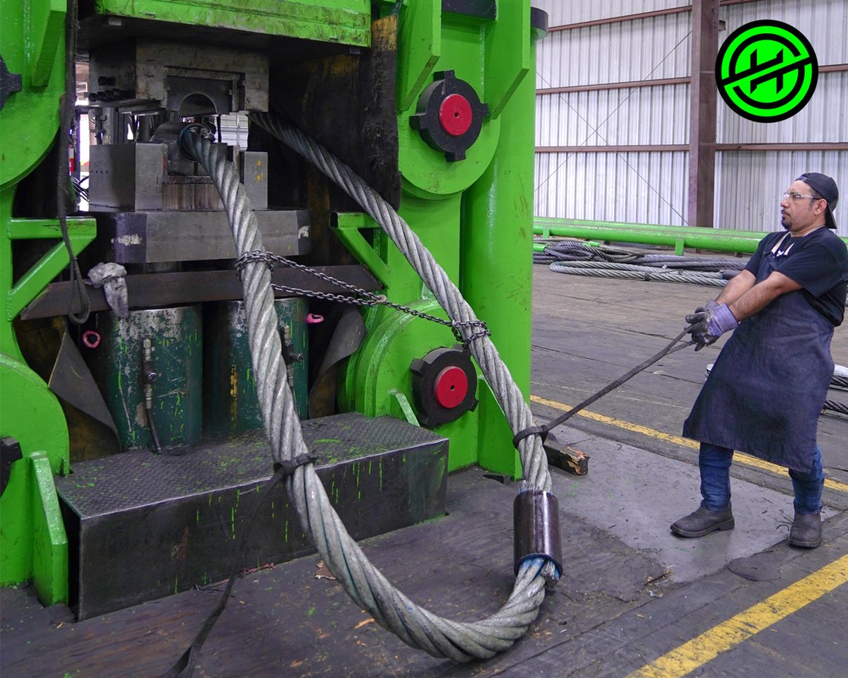 hollowayhouston's tweet image. A behind-the-scenes look at the critical work our riggers do every day. Their expertise keeps projects moving safely and efficiently. #hhilifting #wirerope #heavylifting