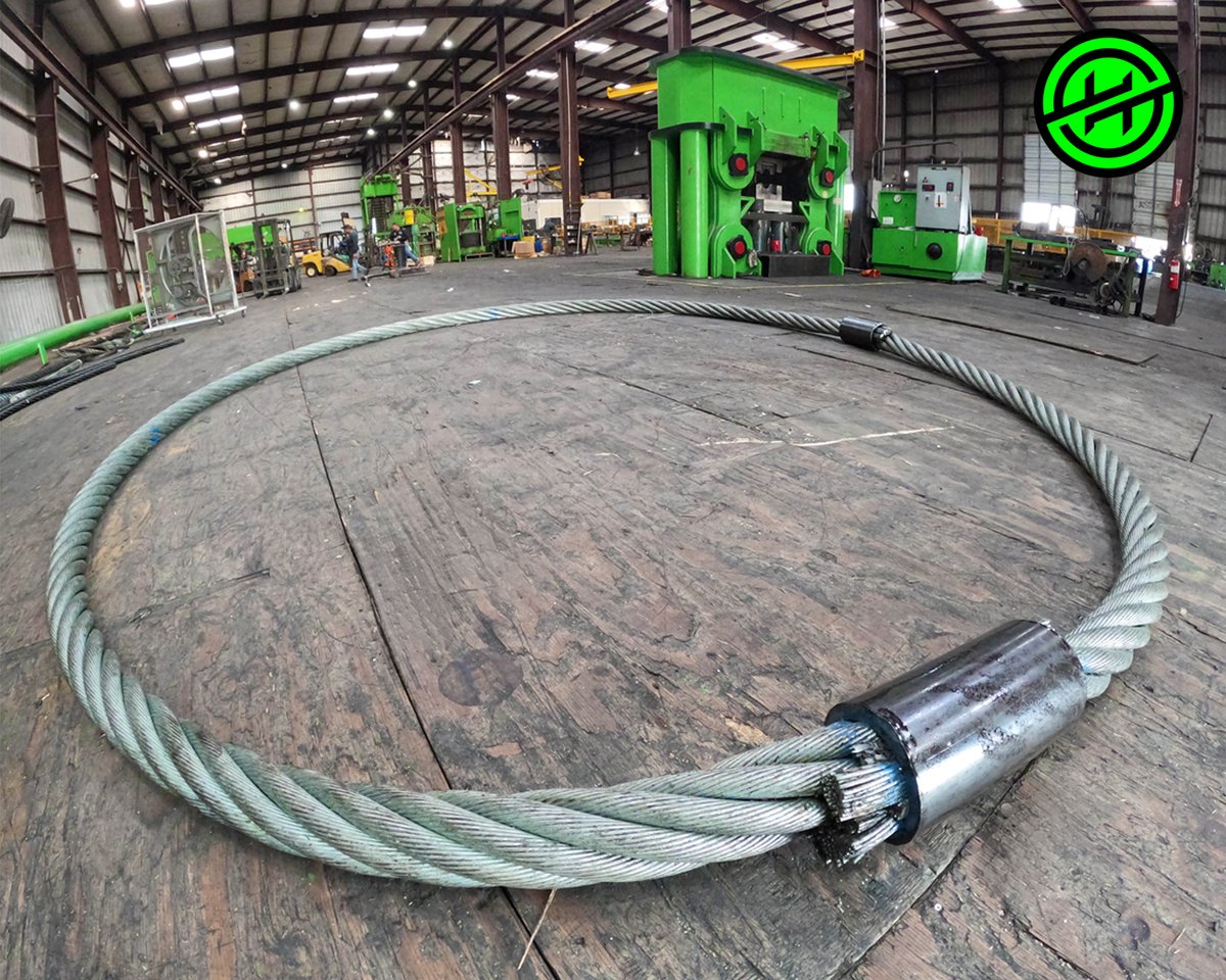hollowayhouston's tweet image. A behind-the-scenes look at the critical work our riggers do every day. Their expertise keeps projects moving safely and efficiently. #hhilifting #wirerope #heavylifting