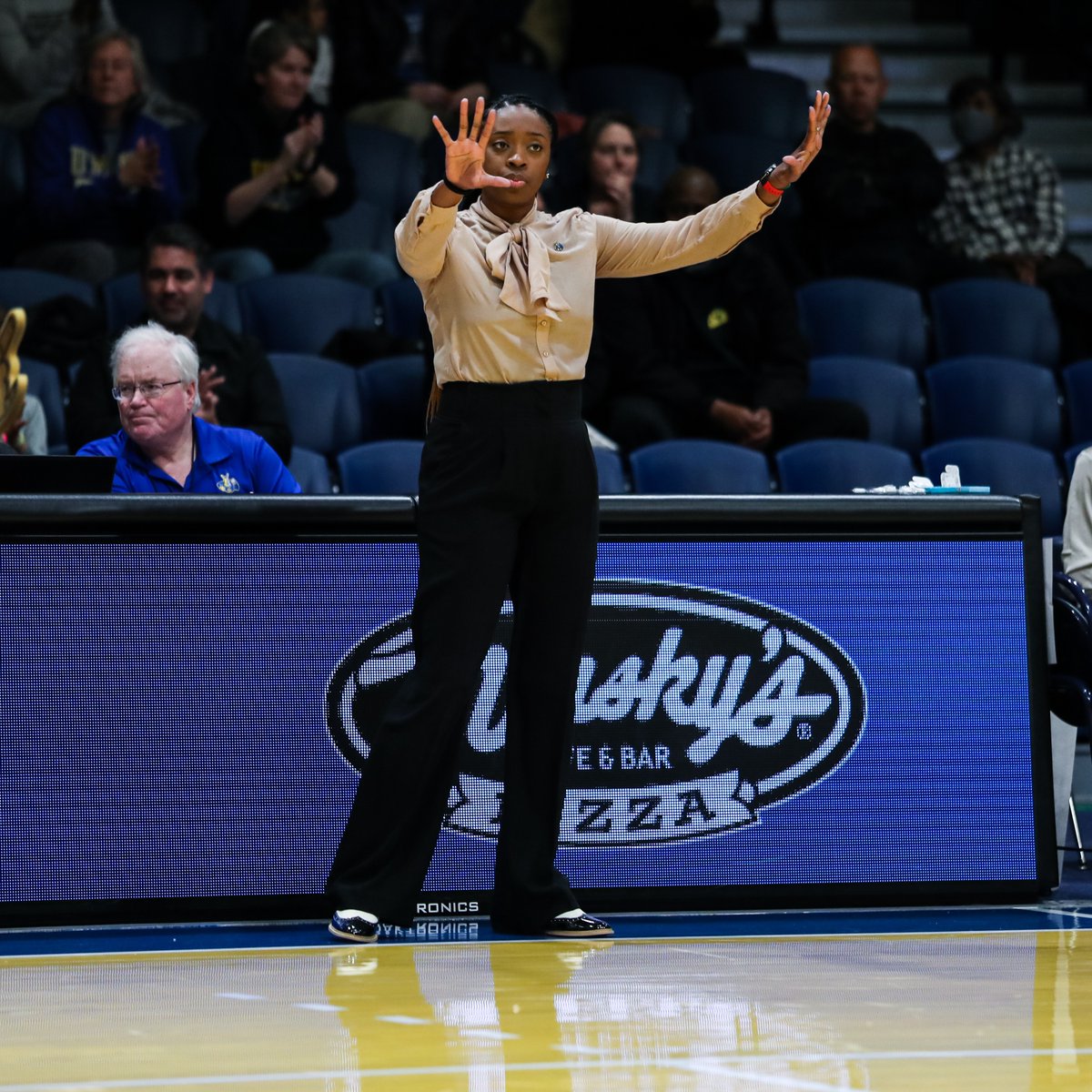 Happy Birthday to our incredible leader! 🎉🥳 Your energy and vision inspire us every day. Here’s to a fantastic year ahead. Enjoy your special day, Coach!

#FIREBACK #RooUp
