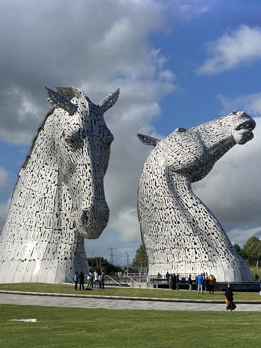 Some funny looking Kelpies over the border <a href="/puncherton/">Rob Dyson 🇬🇧🏴󠁧󠁢󠁷󠁬󠁳󠁿✝️</a>