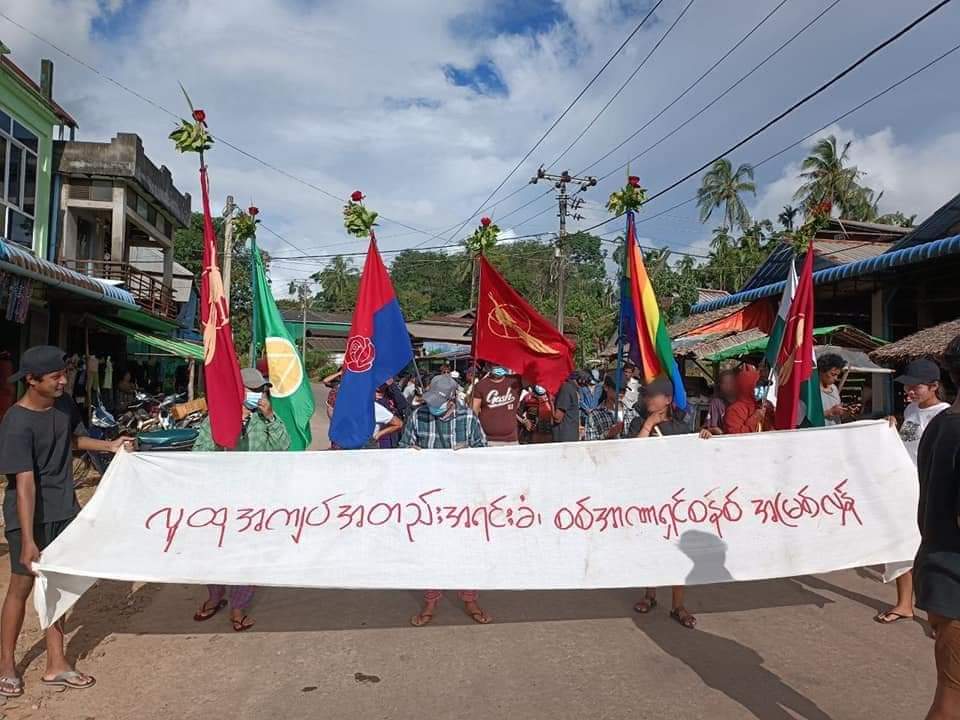 Kaungkhant004's tweet photo. Led by Dawei Democracy Movement Strike Committee in Laung Lone Township, Dawei District, local women and youth joined together to hold a public strike against the military dictatorship.
#2024Aug15Coup
#LegalizationOfNUG
#WhatsHappeningInMyanmar https://t.co/lucQeplR3f