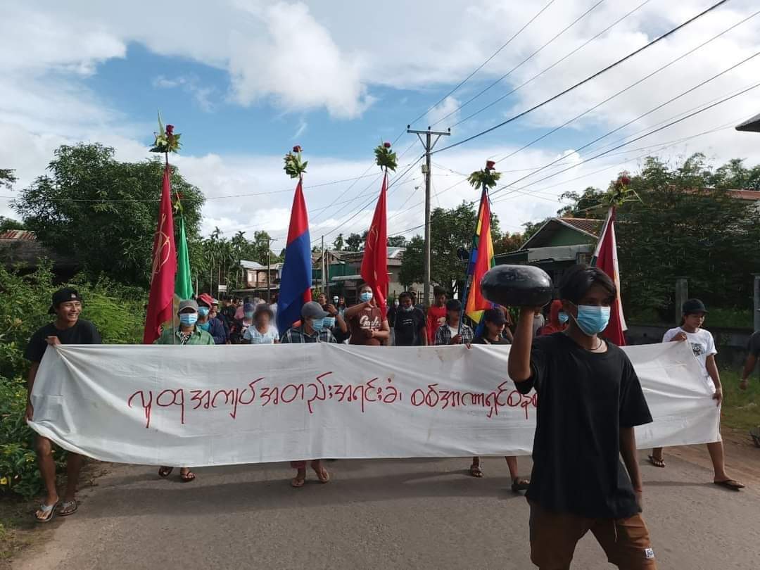 Kaungkhant004's tweet photo. Led by Dawei Democracy Movement Strike Committee in Laung Lone Township, Dawei District, local women and youth joined together to hold a public strike against the military dictatorship.
#2024Aug15Coup
#LegalizationOfNUG
#WhatsHappeningInMyanmar https://t.co/lucQeplR3f