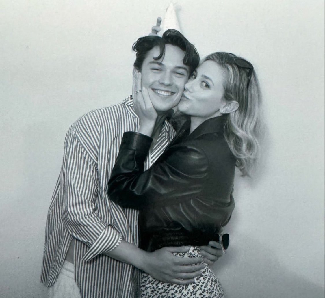 best of lili reinhart (@lpaulinearchive) on Twitter photo 