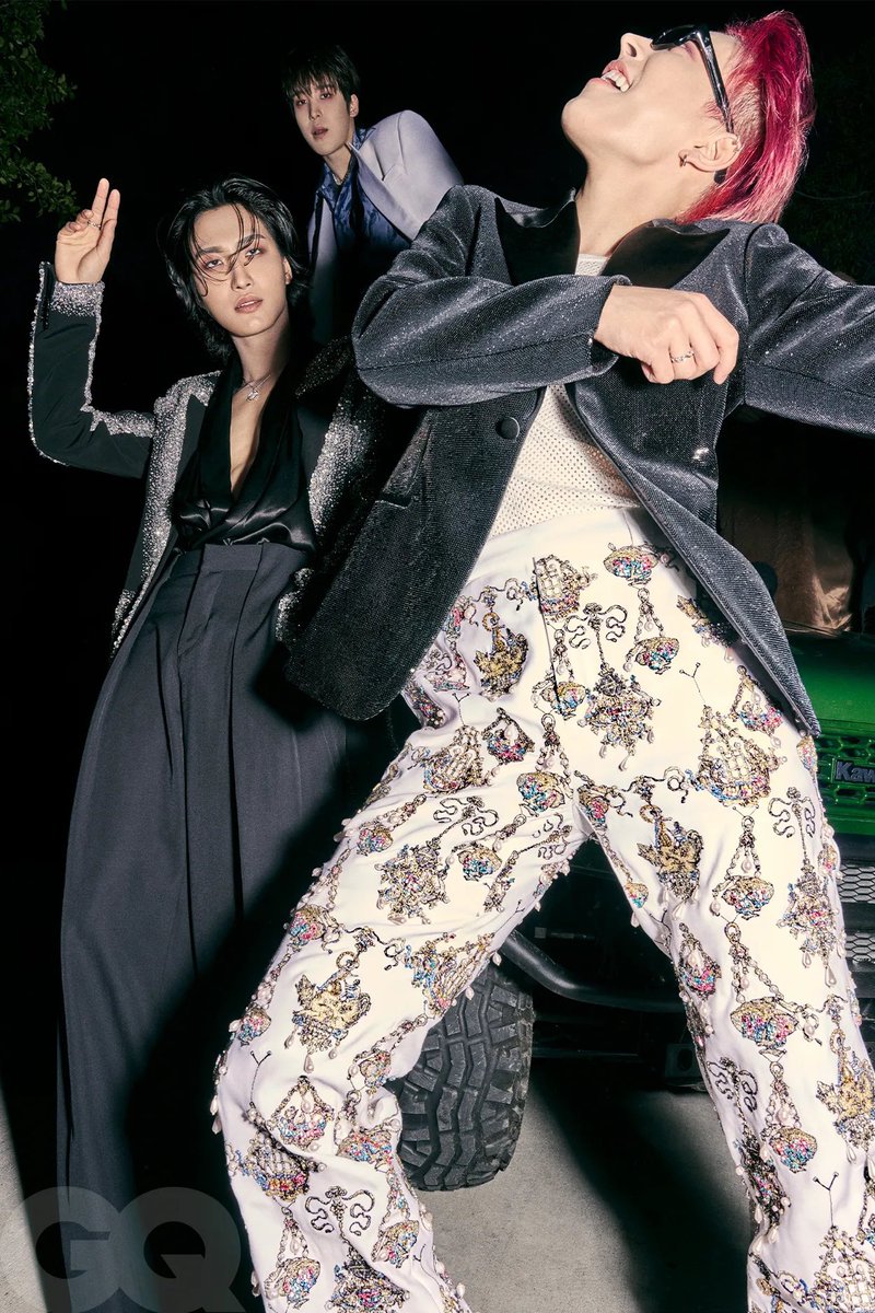 por dios lo mucho que las vibras del gordo GRITAN david bowie acá