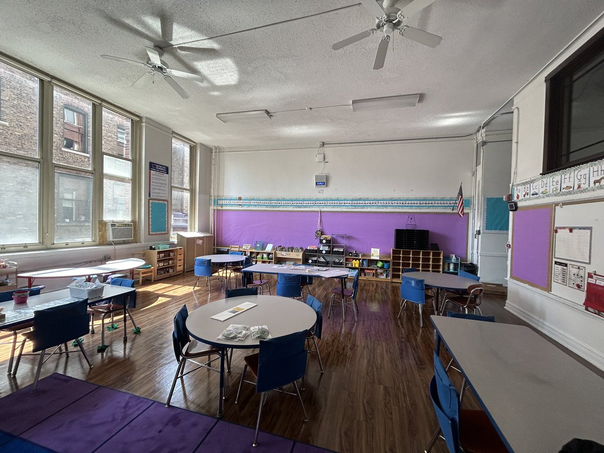 MsStolberg's tweet photo. The classroom is coming together slowly! If you would like to help #clearthelist for the last few items on our class wishlist please RT or check out the link! 
Truly grateful for all the support and love for our schools!🙏🏼🩷 #clearthelist2024 #teacher 
 https://t.co/LVHuEz4UEi https://t.co/gLcdVpSKb6