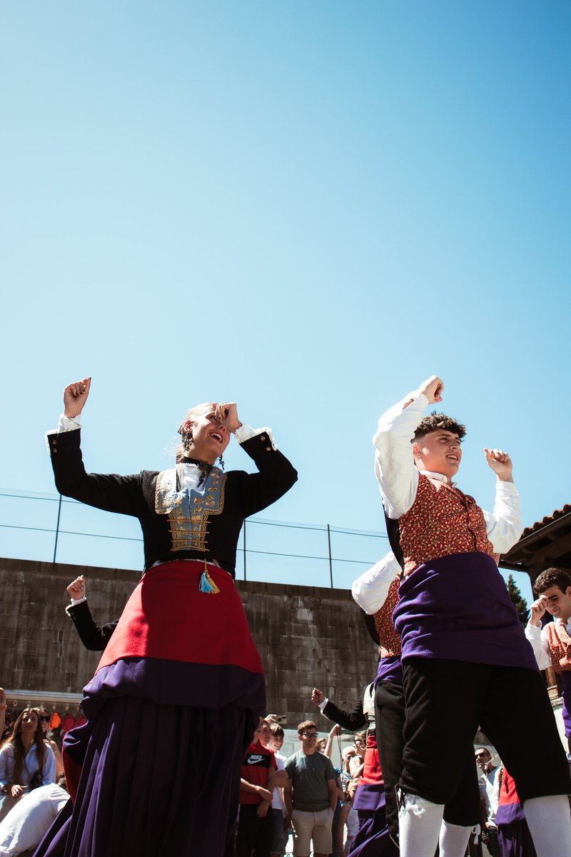 Abuztuak 15, Erronkari dantzan.