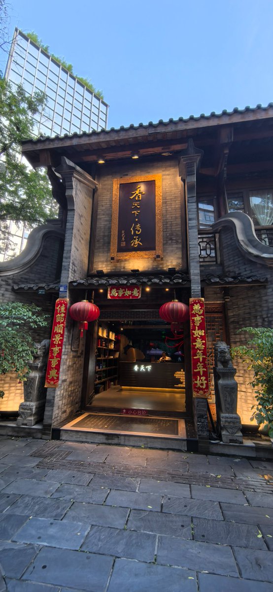 mmmmmay007's tweet photo. 成都出差~~行程好赶,没有时间看熊猫咯🥲🥲🥲这火锅店英国前首相卡梅伦竟然来过😂😂😂不知道他嫌不嫌辣,反正我是辣到嗓子冒烟了.. #panda #成都 #ChengDu #DavidCameron #英国前首相卡梅伦 #ChineseHotPot https://t.co/VYxgB97fvz