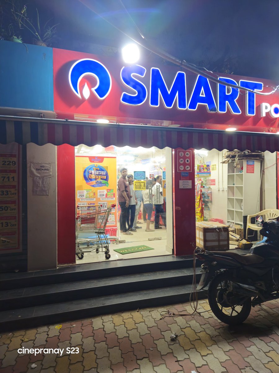cinepranay's tweet image. @RILretail @reliancegroup @RelianceDigital #smartpoint 
Where is your 10% off ? Purchased more than ₹1000. The executive told me, we have no option of that.