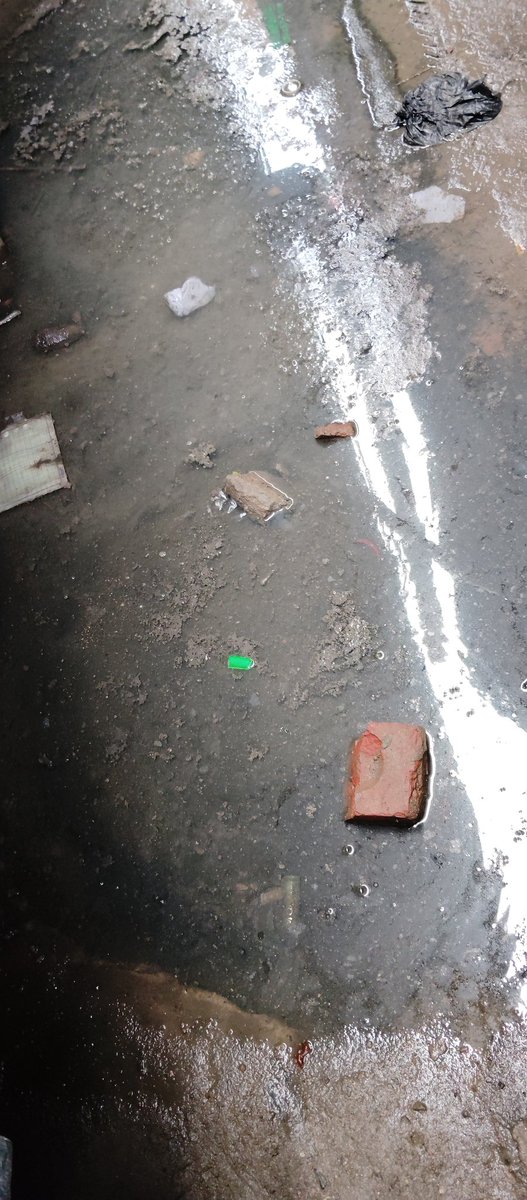 Delhi_2016's tweet photo. @AtishiAAP Happy Independence day   we are living our life due to negligence of People responsible for cleaning on sewer this is Delhi https://t.co/RzpCqVwOhZ