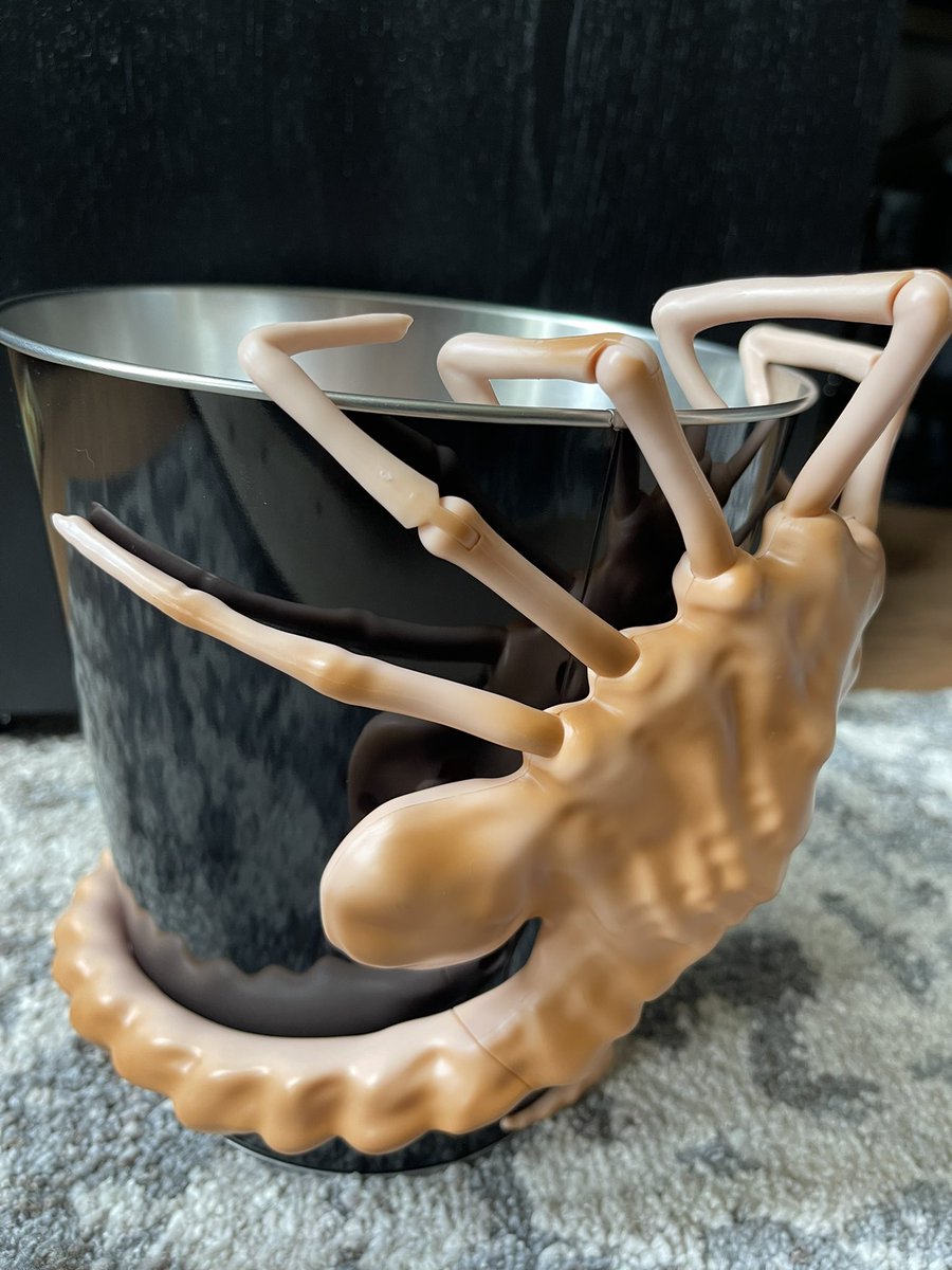 dexter_art's tweet photo. Can’t wait for tonight!!! #alienromulus2024 #AlienRomulus #AMCTheatres #popcornbucket @aliensexpanded @AlienAnthology @PrometheusFilms https://t.co/prceyp6YNr