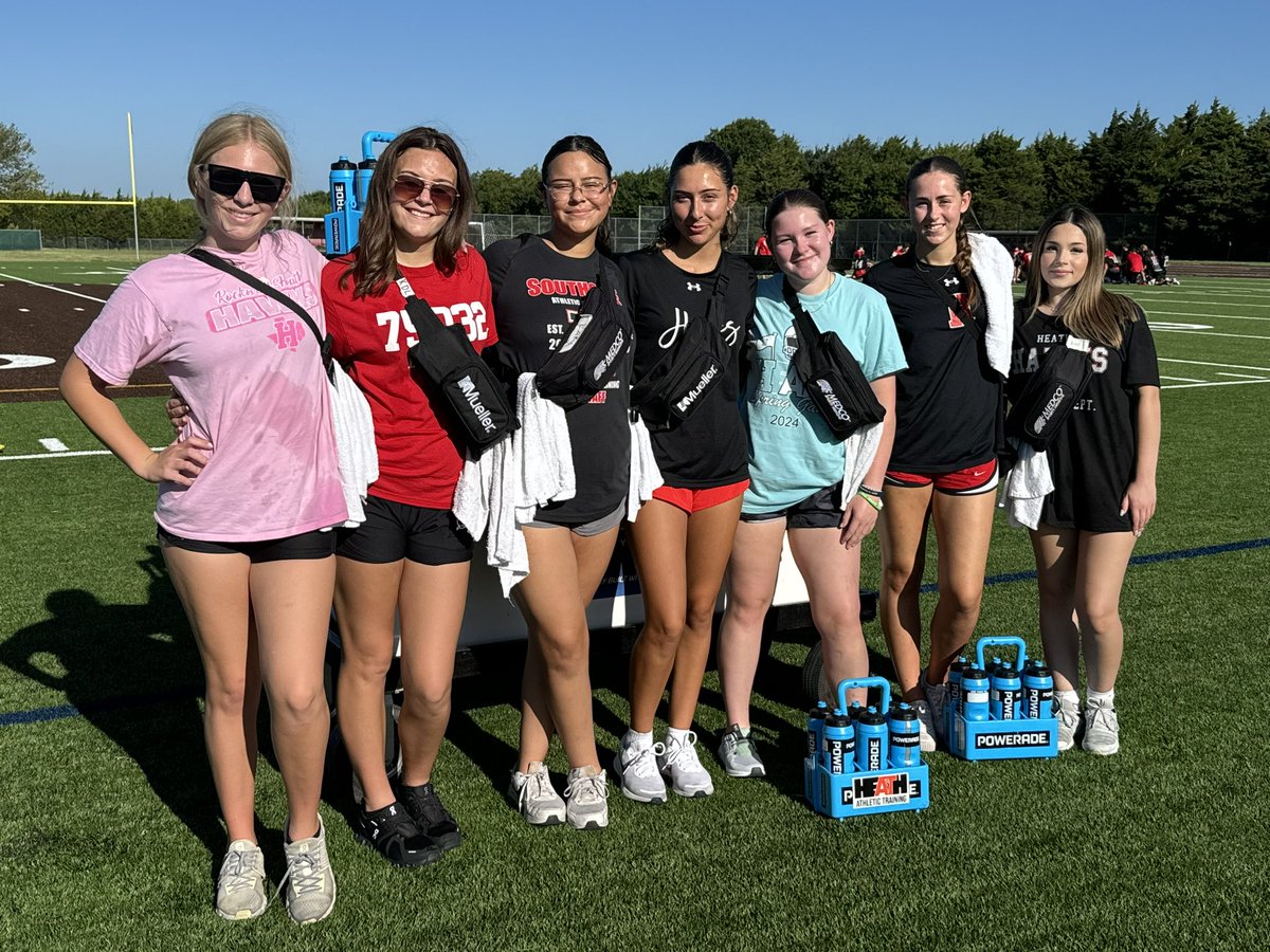 HeathHawksFBBC's tweet photo. ❤️Student Trainer Appreciation Post❤️ Thank you to our hardworking student trainers and athletic training staff who take such great care of our athletes. Thank you for keeping them hydrated, fed, protected, and healthy so that they can perform their best. @HeathHawksFb https://t.co/JhdLhpRIkg