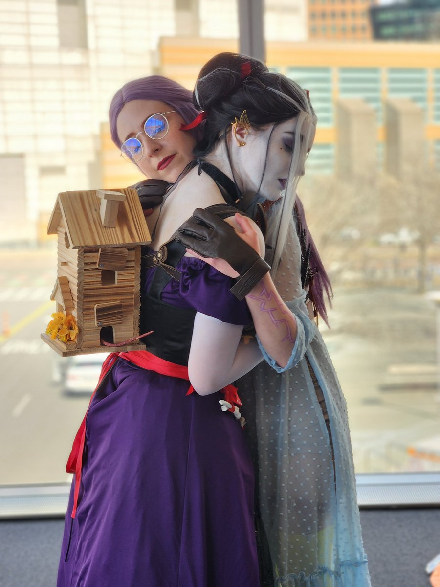 fae_funscary's tweet photo. “Does this mean we can get back together?” 🖤💜

Laudna belongs to @Marisha_Ray , cosplay by @_Brookesmart_ , Imogen belongs to @LauraBaileyVO , cosplay by @fae_funscary , 📸 by @jara_b_sewing 

#CriticalRoleCosplay #CriticalRoleSpoilers #imodna #CriticalRole https://t.co/KXozjLz8rv