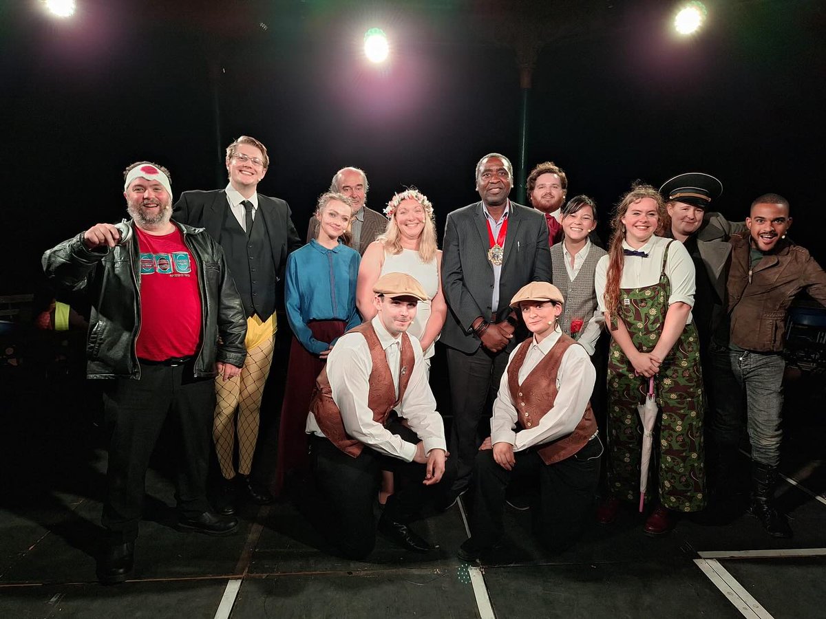 Flashback to two weeks ago when Cllr Kola Agboola,
<a href="/CivicMayorLBC/">Civic Mayor of Croydon</a> joined CODA for our first performance of Twelfth Night at the Wandle Park bandstand. #Croydon #amateurdramatics #CODA #Wandlepark