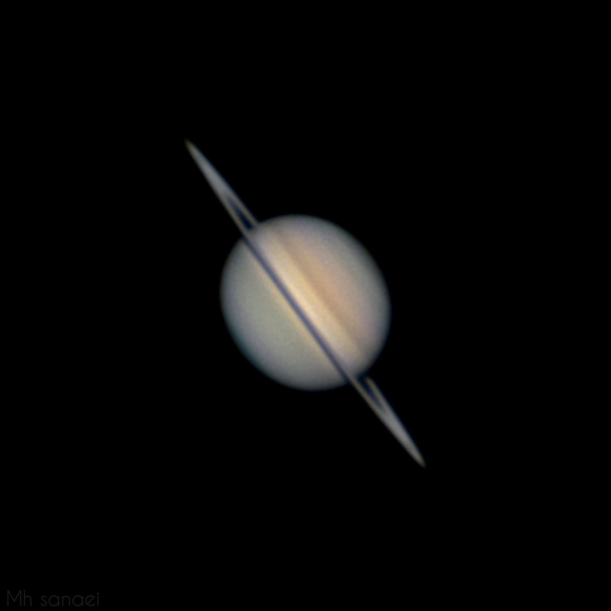 Mhsanaei's tweet photo. #Saturn on August 9th 2024 

First try with the 12 inch #dobsonian under the fair seeing conditions. 

- Sky-Watcher 12" Dob (hand tracking)
- ZWO asi 662MC
- 3x barlow
- uv-ir cut filter https://t.co/G4dzOtGPNJ