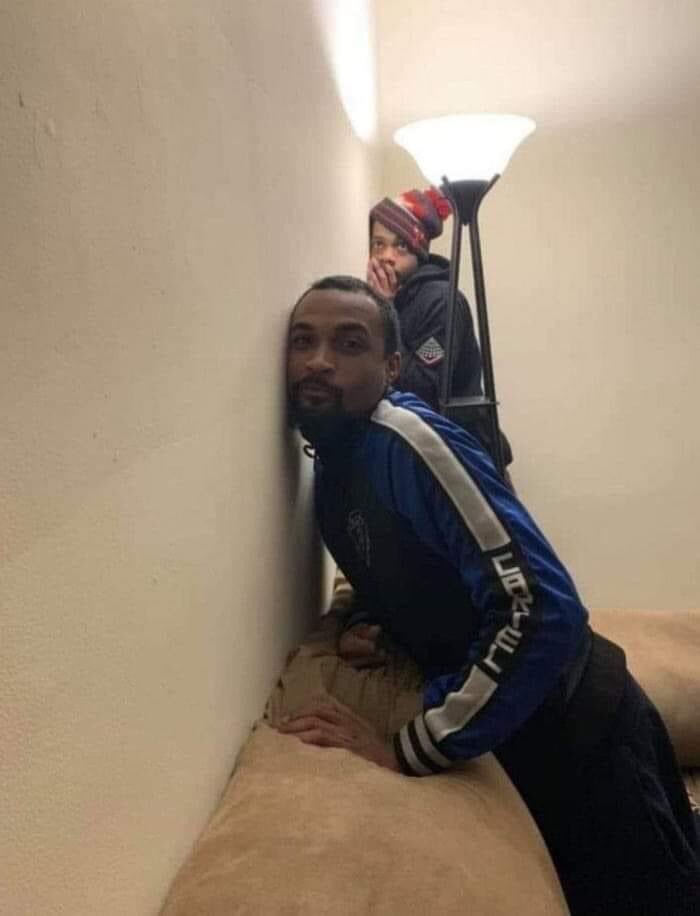 How i b when my neighbors get to cussing each other out 😂😭😂‼️