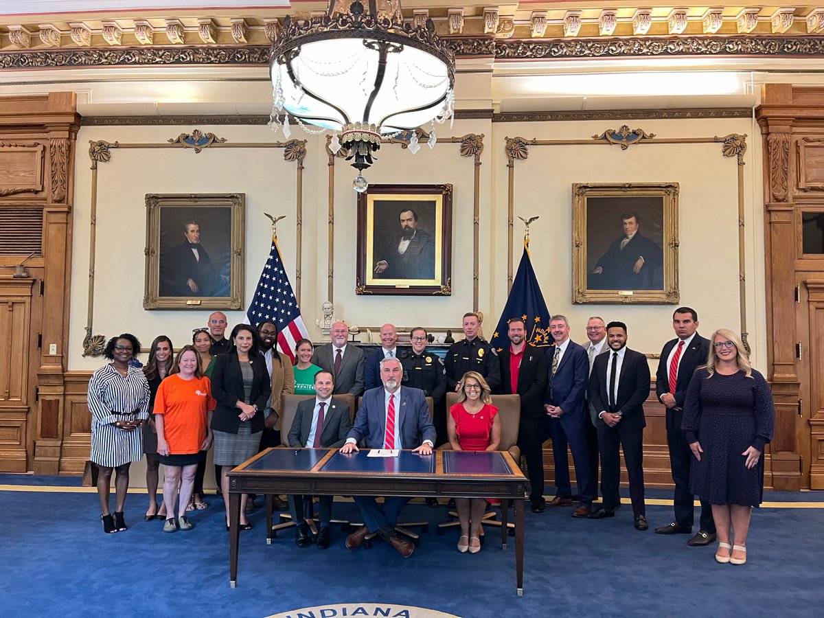 This morning, Superintendent Bill Long and CGPD Chief Ray Jackson were honored to attend the signing of HE 1104. One provision in the law will allow school police officers to rejoin the 1977 Police Pension, which will help schools recruit more experienced officers.