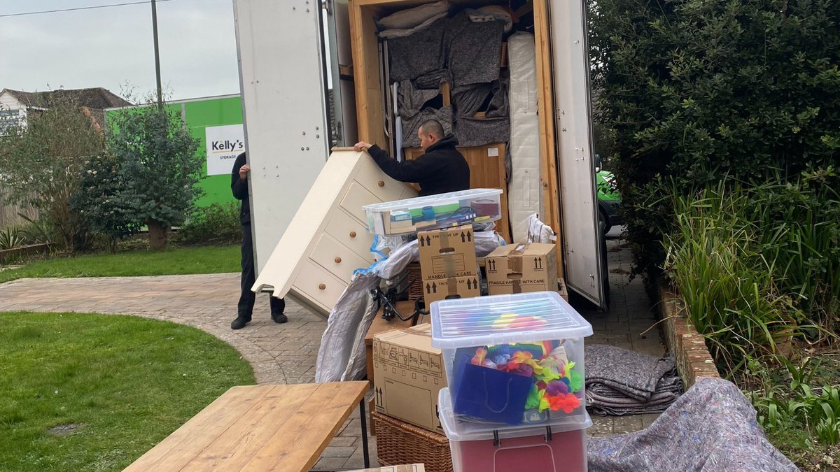 Our #professional removals and #storage service is here to lend a helping hand during a #stressful time 😄💚📦