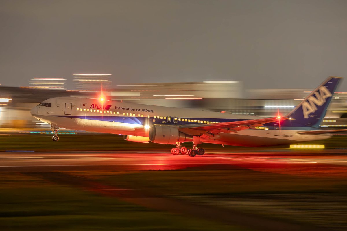 colact's tweet photo. 伊丹空港
ANA B767

#伊丹空港
#ANA
#B767 https://t.co/OlyMCtXQmX