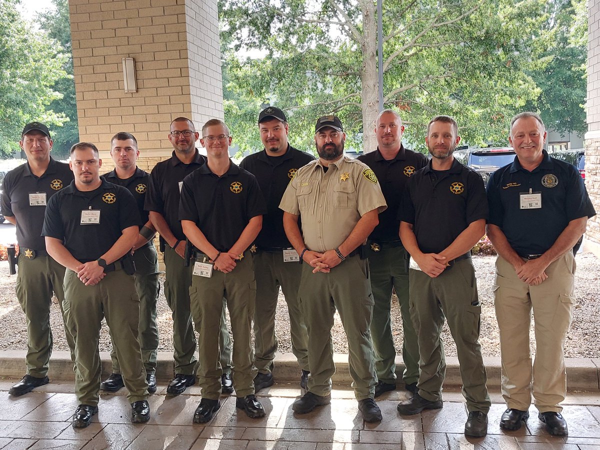 SheriffWHolt's tweet image. Greene Co. Sheriffs group attending TN. Lifesavers.#TNLIFESAVERS