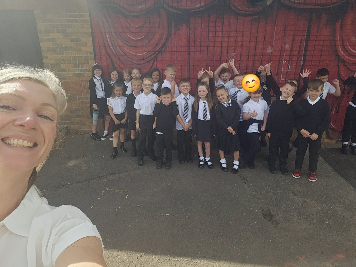 MrsLMcFarlane's tweet image. We had a fab first day in Primary 4! @KBarr_16 and I are so excited to get to know everyone and share lots of learning and fun this year! 😊