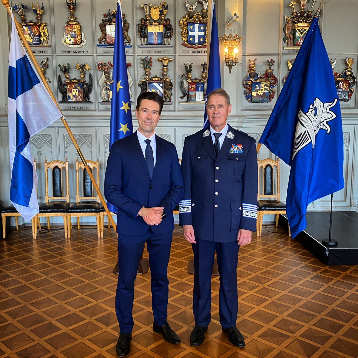 Jussi-Pekka Rantanen (@jprantanen) on Twitter photo Tänään saateltiin eläkkeelle todellinen herrasmies poliisiylijohtaja Seppo Kolehmainen 🇫🇮 Ritarihuone, lämpöä ja arvostusta henkivät puheet, musiikki Suomen Laulusta Elton Johniin… 🔥🔥🔥 Hieno läksiäisvastaanotto, hieno mies <a href="/SuomenPoliisi/">Suomen poliisi</a> #poliisi #poliisiylijohtaja Tänään saateltiin eläkkeelle todellinen herrasmies poliisiylijohtaja Seppo Kolehmainen 🇫🇮 Ritarihuone, lämpöä ja arvostusta henkivät puheet, musiikki Suomen Laulusta Elton Johniin… 🔥🔥🔥 Hieno läksiäisvastaanotto, hieno mies <a href="/SuomenPoliisi/">Suomen poliisi</a> #poliisi #poliisiylijohtaja