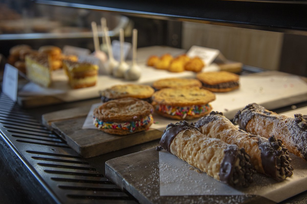Satisfy your sweet cravings with our delectable house-made cookie sandwiches and house-made cannolis, freshly made and available now at the Montaluce market!✨🤤 #montalucewinery #montalucemarket #northgawinecountry #dahlonega #lumpkin #montaluce