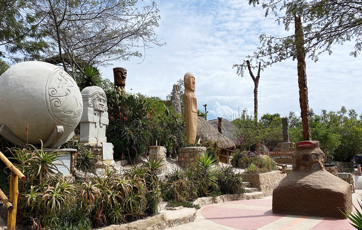 OriginalEcuador's tweet image. No visit to Ecuador is complete without a stop at the Equator line! The Inti Ñan Museum offers quirky experiments that will keep you entertained 🙌🏼

Can you balance an egg on a nail? 👀

#EquatorLine #IntiÑanMuseum  #OriginalEcuador  #MiddleOfTheWorld #Quito #QuitoEcuador