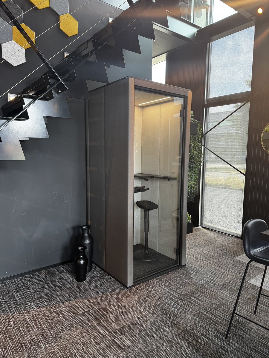 Meubelmakelaar's tweet photo. #Belcel #belhokje #phonebooth #concentratieruimte
#vergaderbox
#plantenopkantoor
Focusruimte
videobel ruimte
😀Vanaf €2800,- 😀
https://t.co/hiBXBd2s5U 

Showroom en advies op locatie!

Gratis levering https://t.co/B5Whs5AUAj
