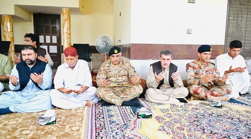 وزیراعلی بلوچستان  میرسرفراز بگٹی، کورکمانڈر 12 کور لیفٹیننٹ جنرل راحت نسیم و دیگر اعلی حکام کے ہمراہ ڈپٹی کمشنر پنجگور شہید زاکر علی بلوچ کے گھر گئے، شہید ذاکر علی بلوچ کے اہلخانہ سے اظہار تعزیت و فاتحہ کیا۔
شہید ذاکر علی بلوچ حکومت بلوچستان کے ایک انتہائی قابل اور ایماندار