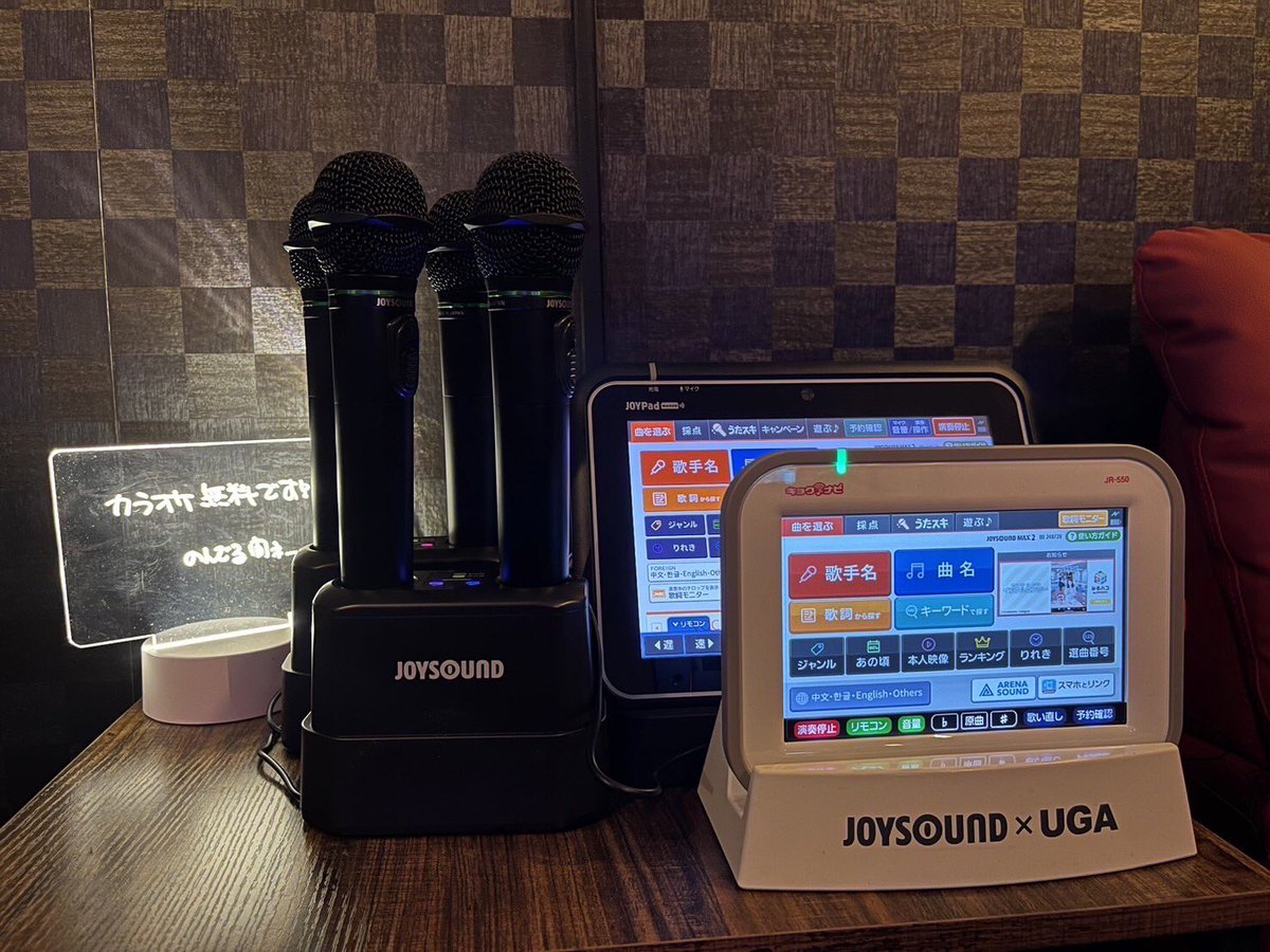 Bar_Glamorous_N's tweet photo. カラオケ機種変更しました♪
マイクも最大4本使えるようになりました！
音質も以前より向上してます。
ぜひぜひ歌ってみてください❤️ https://t.co/hm8JVfeZSK