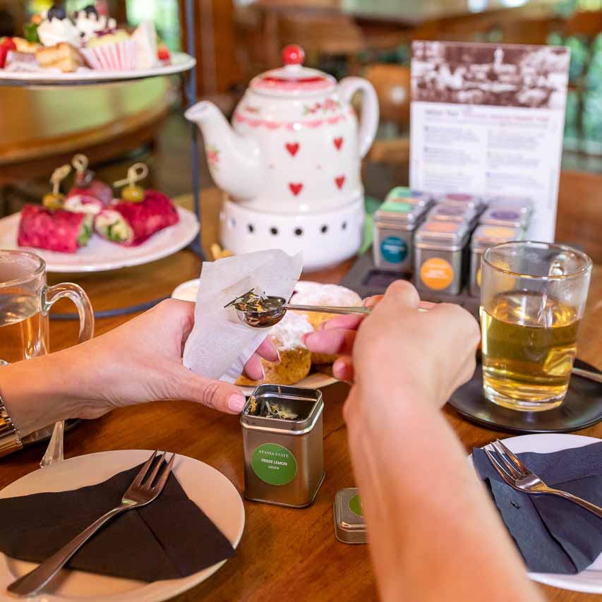 💡 Wist je dat..
We een High Tea altijd binnen serveren? (Voor een optimale smaakbeleving en presentatie) En we diverse smaken verse thee serveren in combinatie met een wisselende mix van zoetigheden en hartigheden?

staniastate.nl/mogelijkheden/…