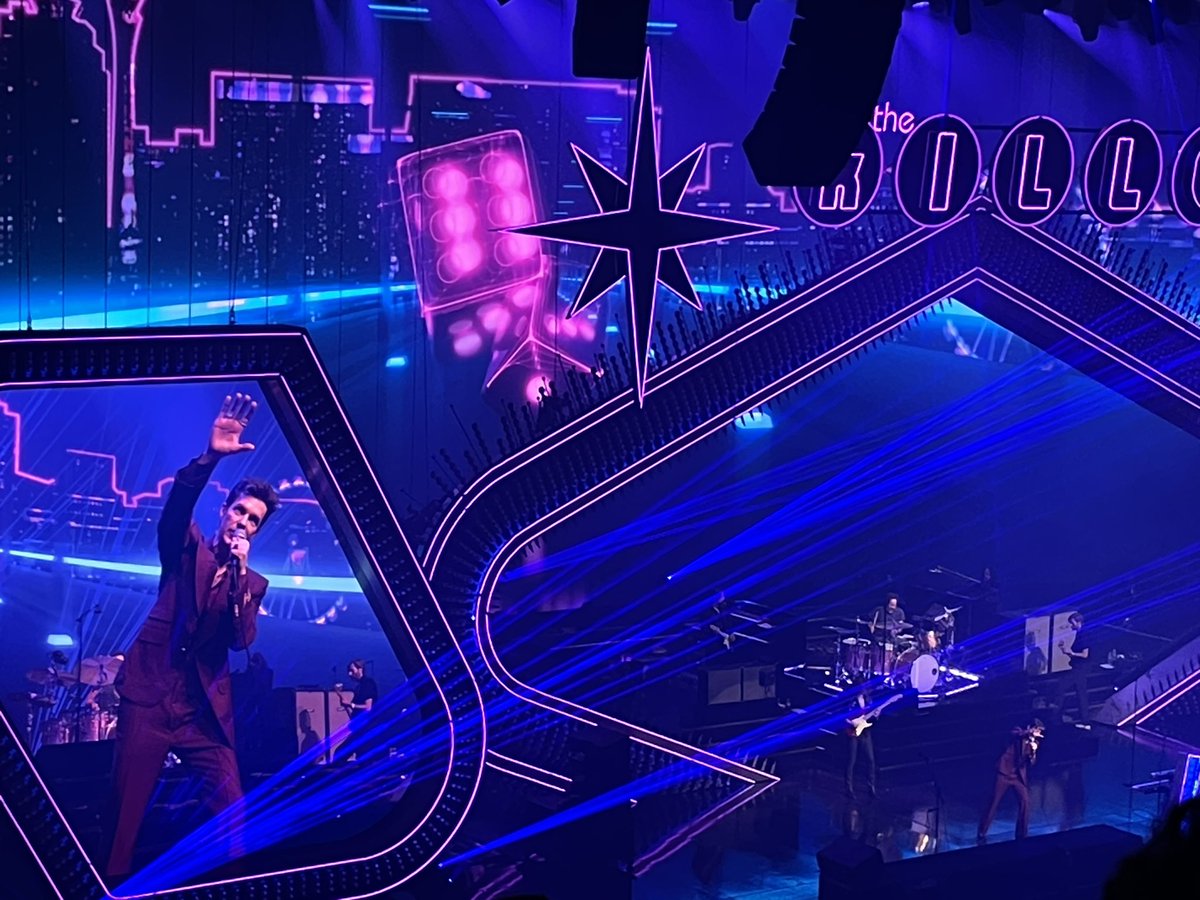 LuckShot_1's tweet photo. Last night @thekillers put on an epic show for their first night of their residency at @CaesarsPalace 🔥🤘🏻 https://t.co/TI5dMaAhUG