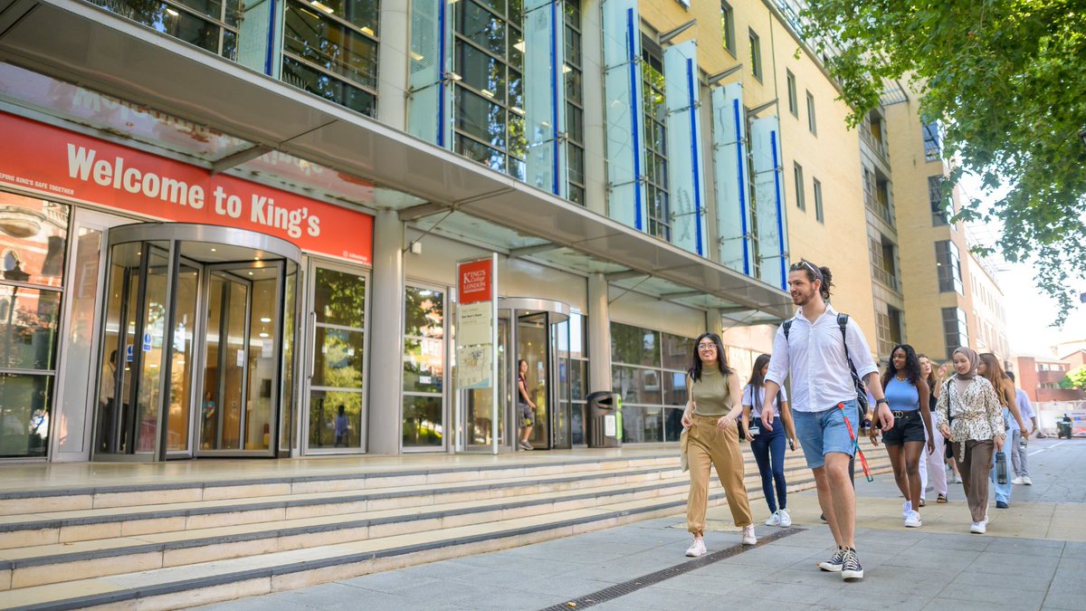KingsCollegeLon's tweet image. Our #Clearing &amp;amp; Confirmation hotline will close at 17.00 (BST) today and will reopen at 08.30 tomorrow. If you're in the queue by 17.00 (BST), we will process your call today. 

We have places available on a limited number of courses through Clearing: bit.ly/kcl-clg-course…