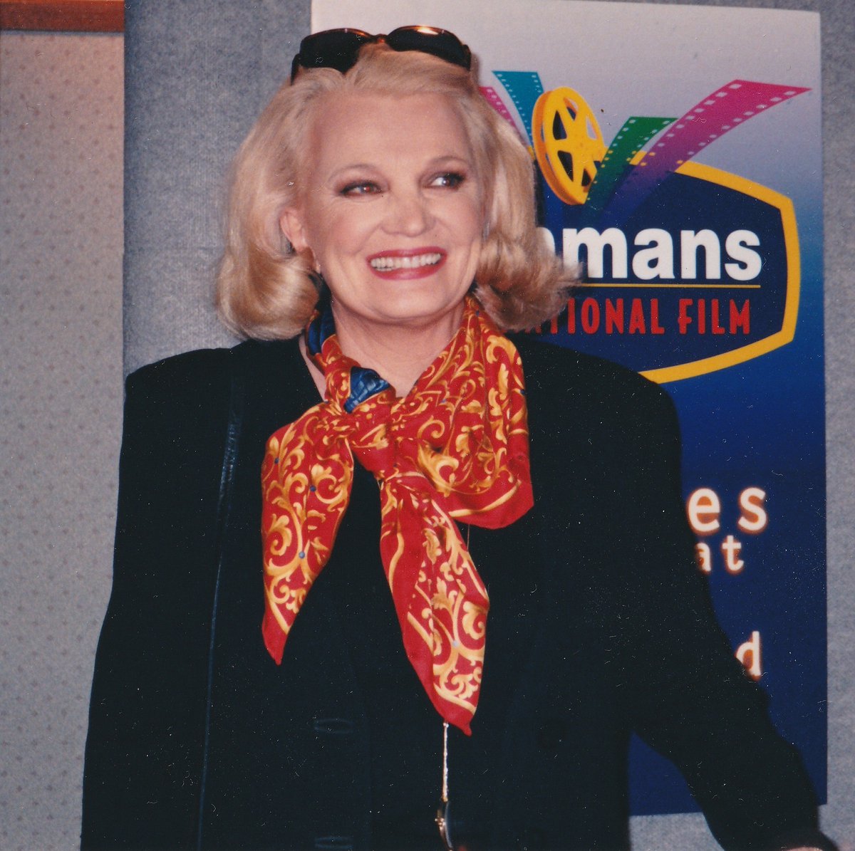 MarkGDillon's tweet photo. RIP to the great #GenaRowlands. I took this pic at @TIFF_NET in 1996 when she was in town promoting Unhook the Stars, directed by her son, Nick Cassavetes. https://t.co/UKRHCqK81H