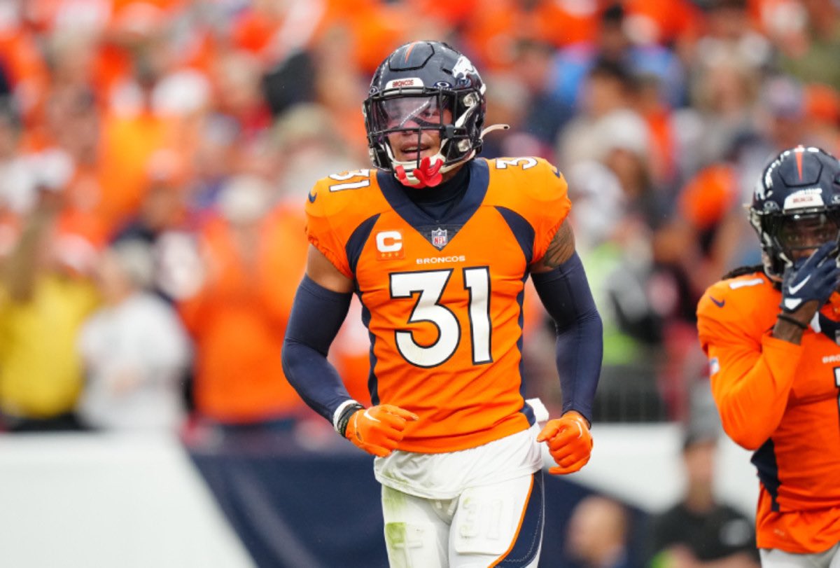 SuaKCravens's tweet photo. 🚨 Per source 🚨
FA Safety Justin Simmons is finalizing a deal with the Atlanta Falcons! Specifics of the deal to come. Simmons is coming off one of his best seasons at the position. Welcome to The A Justin !!! #NFLFreeAgency https://t.co/4muydGH6hY