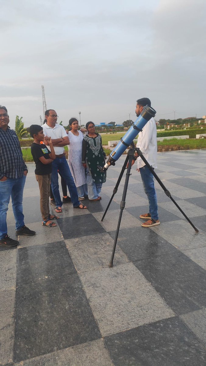 RscBhuj's tweet photo. An informative session held on 15 August @RscBhuj where visitors explored the fascinating discovery of He Atom in the Sun and got informed about Sun and Sunspots followed by Night Astronomy on the occasion of celebrating National Space Week.
@IIABengaluru
@asipoec
@isro https://t.co/k0vApFXZhu