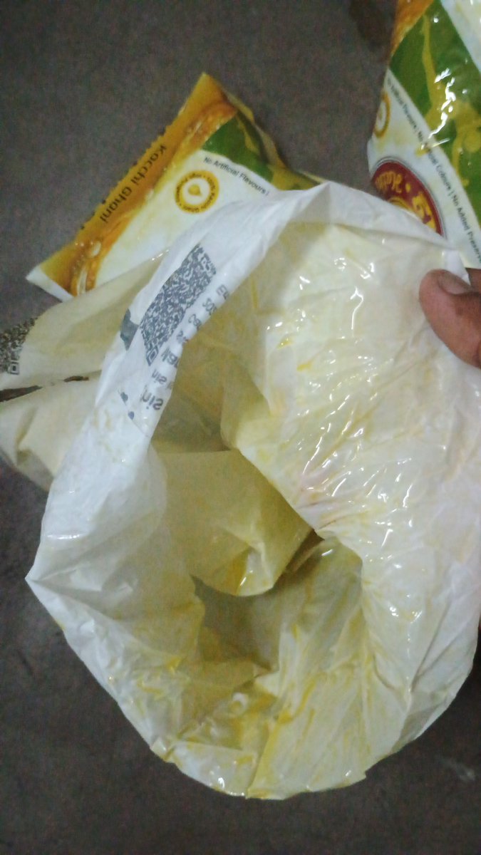 RajuK65286's tweet image. @Flipkart, received a damaged 1L pouch of Hathi Mustard Oil in my recent order! Didn't notice the damage at delivery time, now seeking return &amp;amp; replacement/refund. Please help!
Order ID - OD331975678449933200
 #Flipkart #DamagedProduct #ReturnRequest 
@flipkartsupport