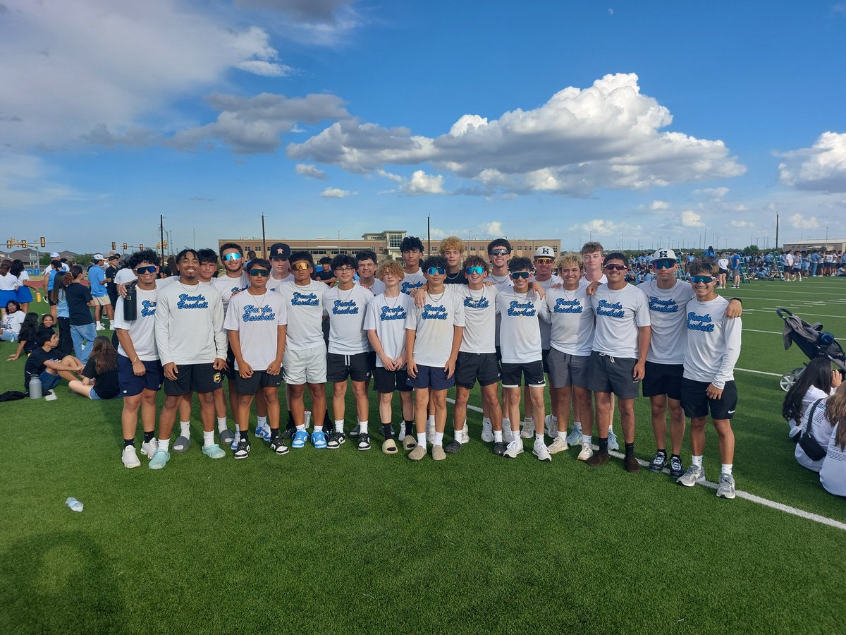HarlanBaseball's tweet photo. Another great time at Meet the Hawks. 
#HHTALONSUP #CultureOfCommitment
#HawkYeah #EverydayForMay https://t.co/Tz6stukE6w