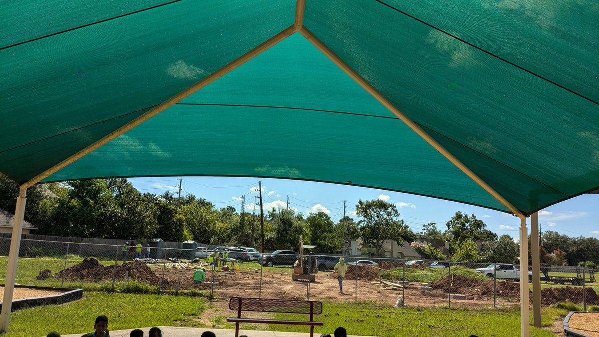ClassroomDavis's tweet photo. If supports can already be laid and it's only been 7 days of work, and there's obviously no apprehension to working while students are present， why @FortBendISD did it take this long for this to happen?  Our students deserve better. https://t.co/U82j9nM1sE
