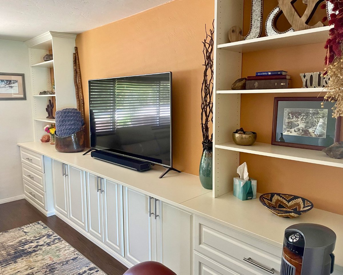 ClosetsByDesign's tweet photo. Cords and cables, begone! 📺🖼️🎮 A custom entertainment center is a great solution for storing all media items while displaying decor in one attractive area.

#ClosetsbyDesign #HomeOrganizers #EntertainmentCenter #GetOrganized #MediaCenter #OrganizedHome https://t.co/TvIV5GPACj