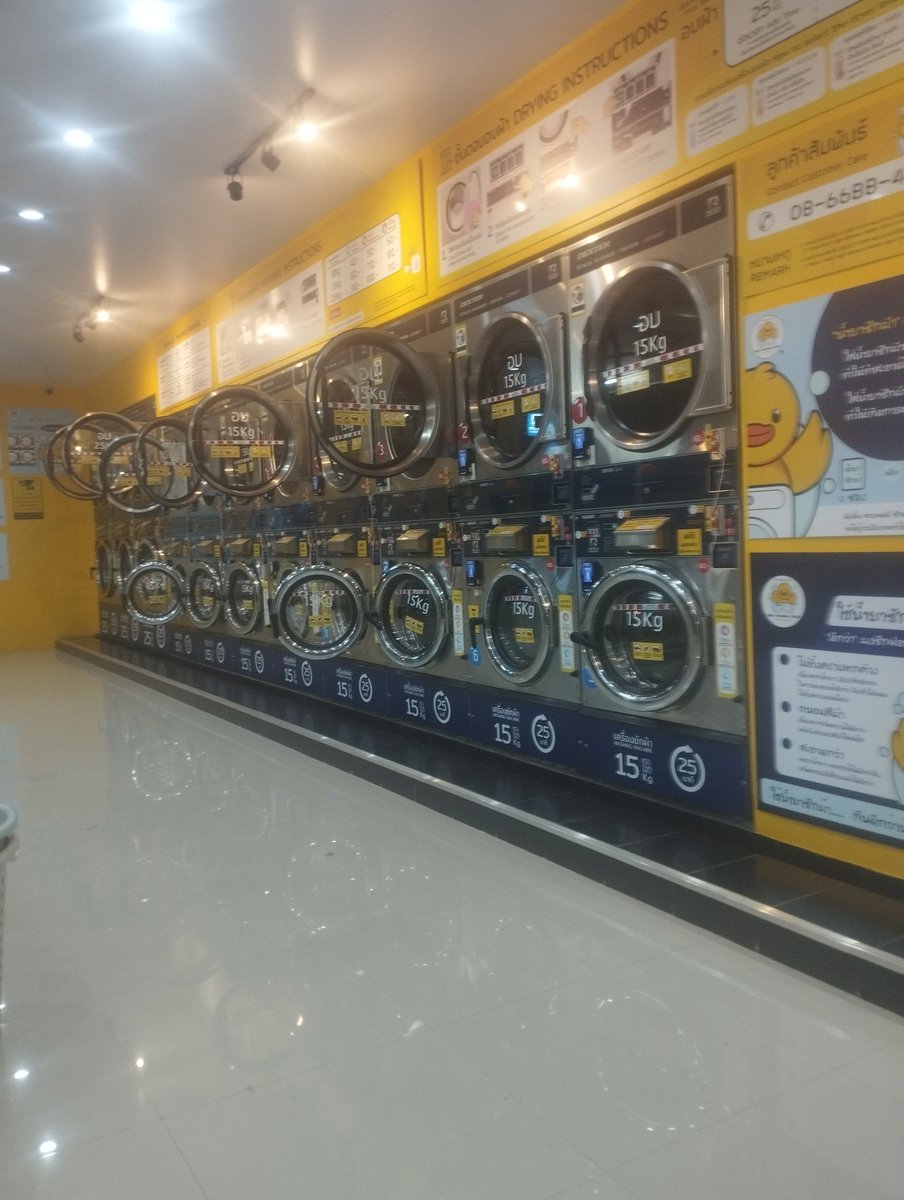 rab9193's tweet photo. เลิกงานก็มาชักผ้า😝 https://t.co/xVqP2nluDS
