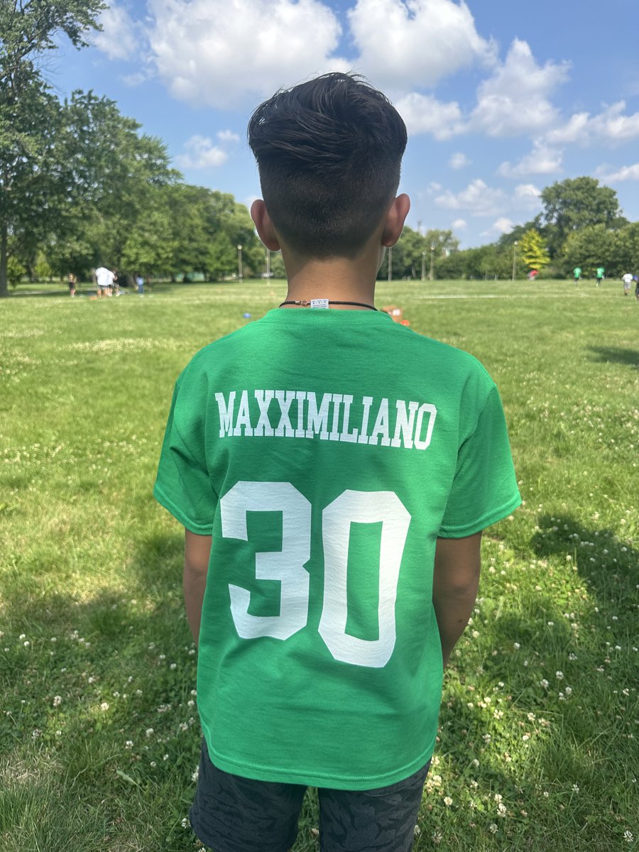ChicagoTochito's tweet photo. #30 MAXXIMILIANO arrived in Chicago 3 years ago from Venezuela, today he is a WR and QB of the Humboldt Park SOLDADOS. #tochitobandera🏈 #venezuela #niño #niñosdevenezuela #venezuelakids #youthflagfootball #flagfootballusa #flagfootball #youthfootball #chicagosports #HumboldtPark https://t.co/1fPtVdLyH9