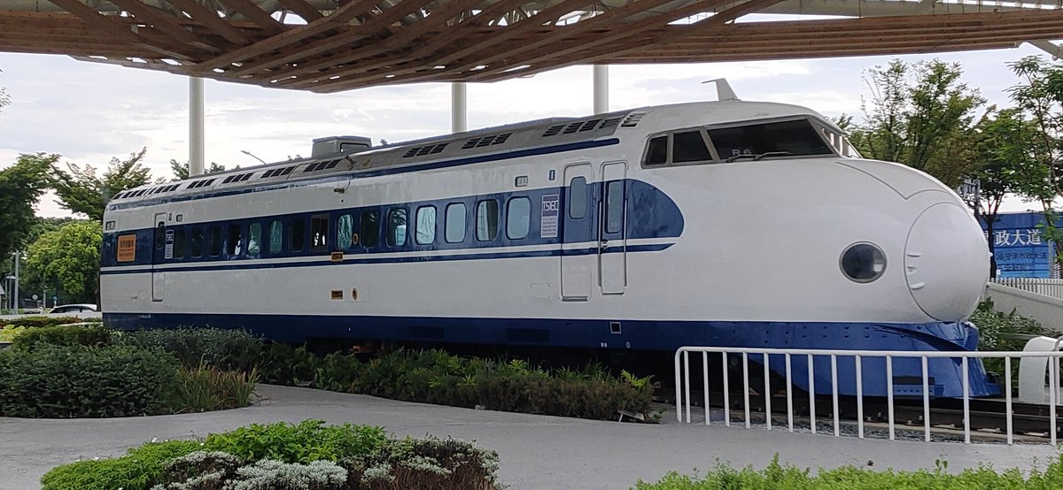 201_kenichi's tweet photo. 台南駅前の建築限界測量車に利用された0系 https://t.co/CRWlxzk2Uc